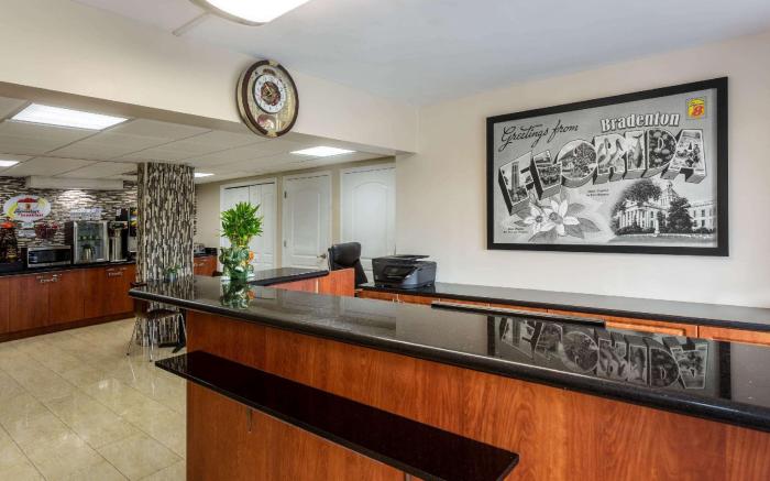 Super 8 By Wyndham Bradenton Sarasota Area
