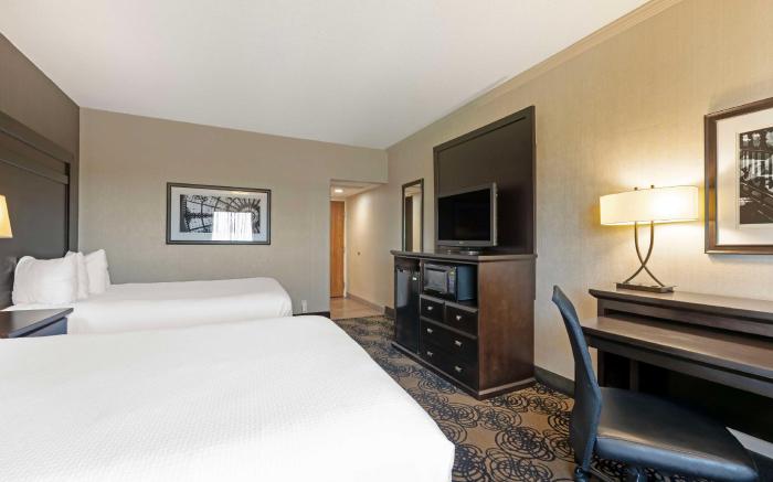 Best Western Plus Midwest Inn