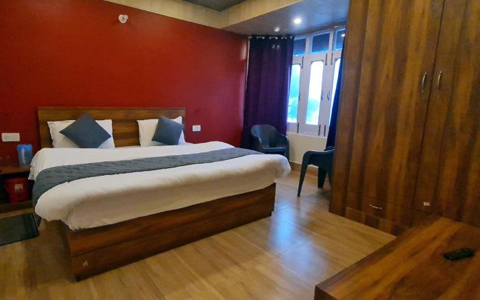 Goroomgo GP Mall Road Nainital