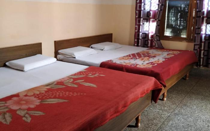 Goroomgo Gayatri Guest House Near Ganga River Haridwar