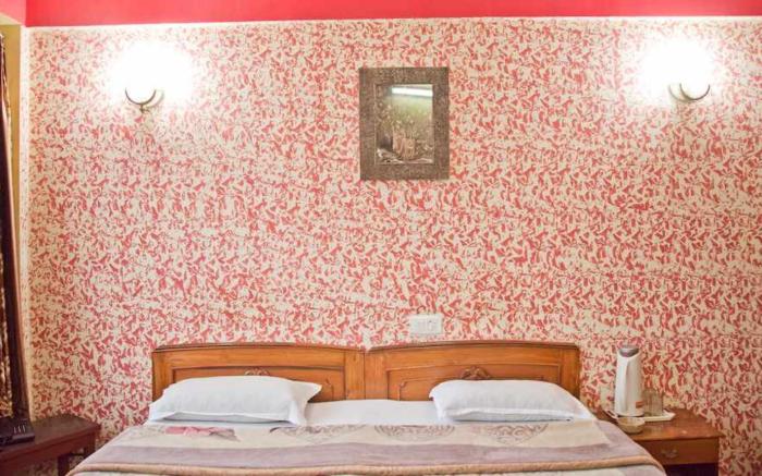 Goroomgo Shambhu Mall Road Darjeeling