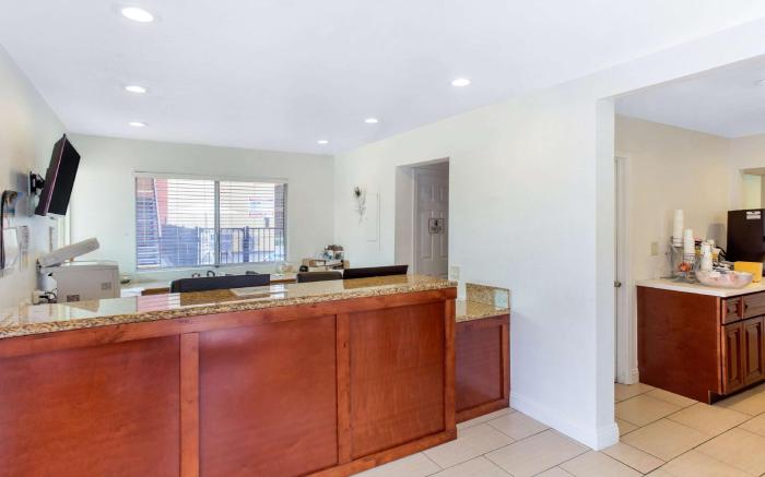 Howard Johnson Suites by Wyndham San Diego Chula Vista/BayFt