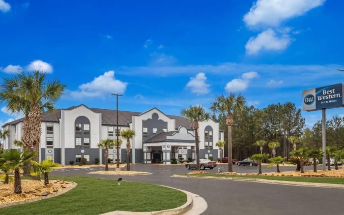 Best Western Bradbury Inn and Suites