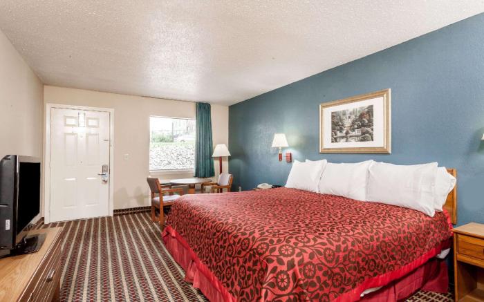 Days Inn By Wyndham Nashville North/Opryland Area