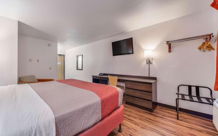 Motel 6 Saint Paul, MN - I-94