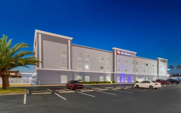 Best Western Plus Brunswick Inn and Suites