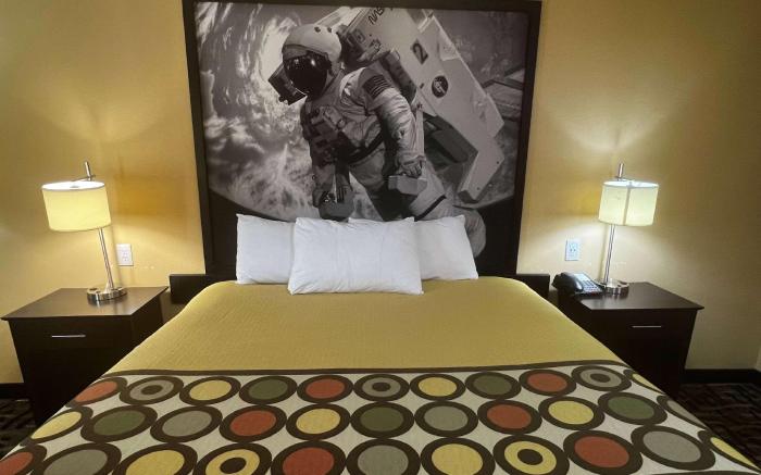 Super 8 By Wyndham Pasadena