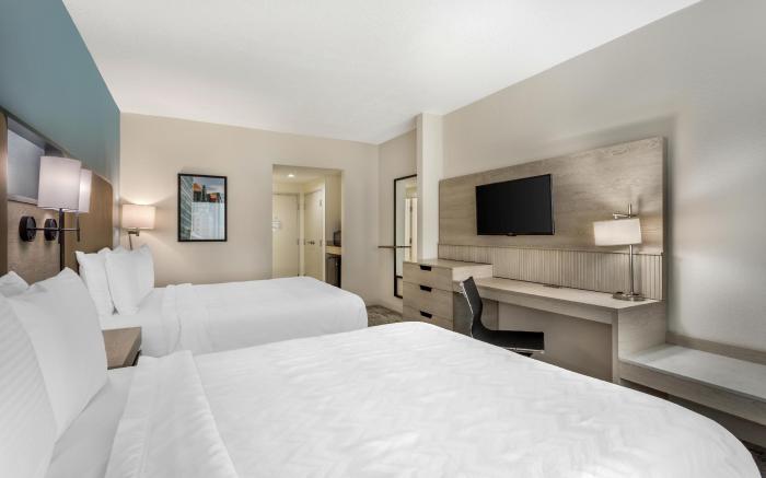 Best Western Plus Airport Inn & Suites