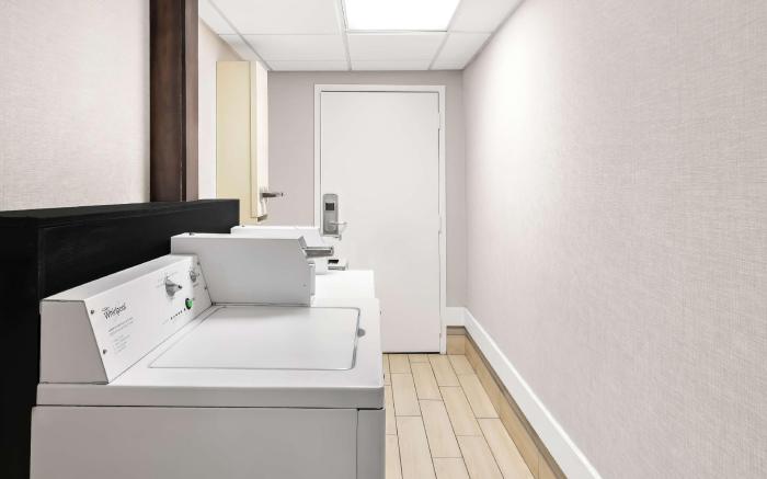 Best Western Luxbury Inn Fort Wayne