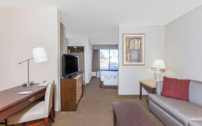 Hawthorn Suites by Wyndham Midwest City Tinker AFB