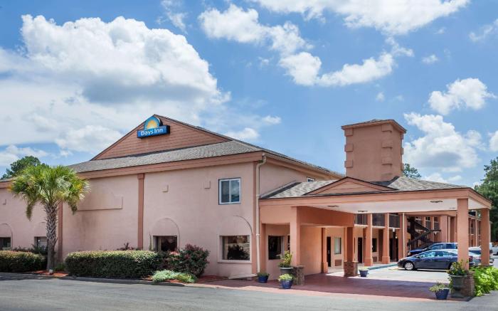 Days Inn by Wyndham Columbia