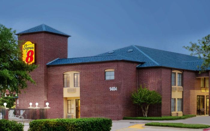 Super 8 By Wyndham Farmers Branch/North Dallas