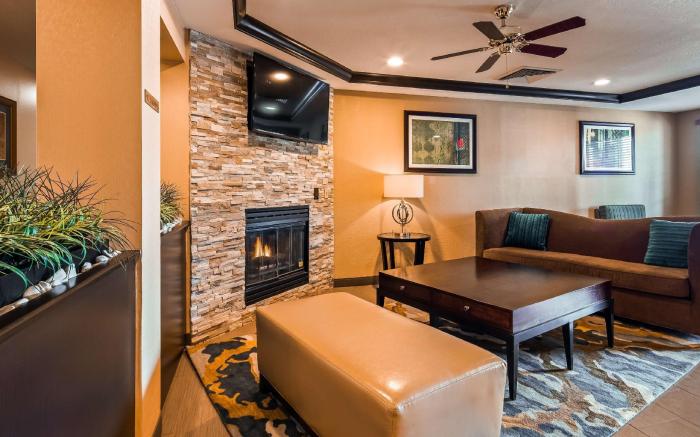 Best Western Plus Twin View Inn and Suites