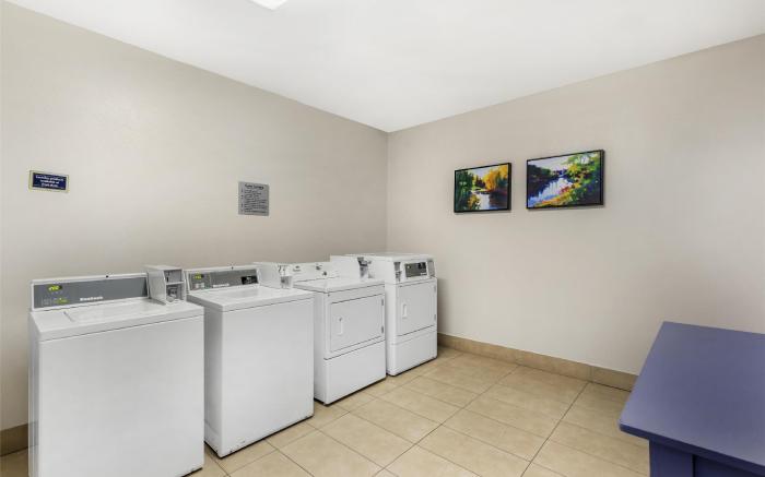 Best Western Plus Fort Worth Forest Hill Inn & Suites