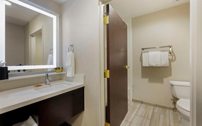 Best Western Plus Nashville Airport Hotel
