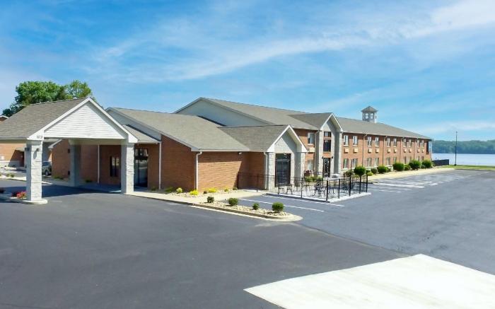 Clarion Pointe on the lake Clarksville-South Hill West