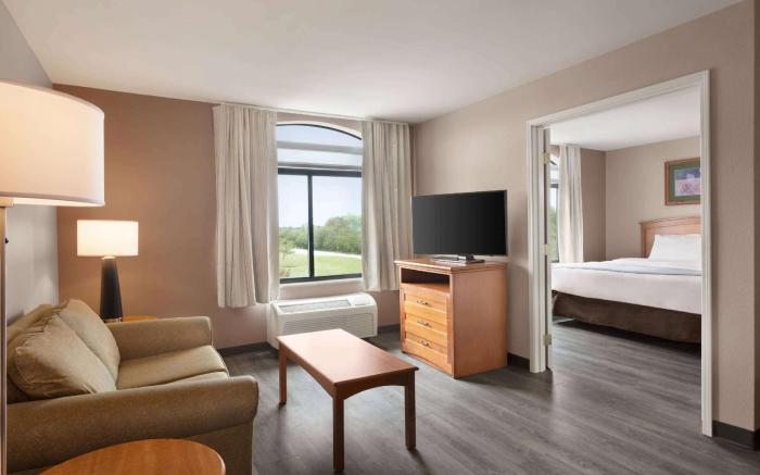 Wingate by Wyndham Bentonville Airport