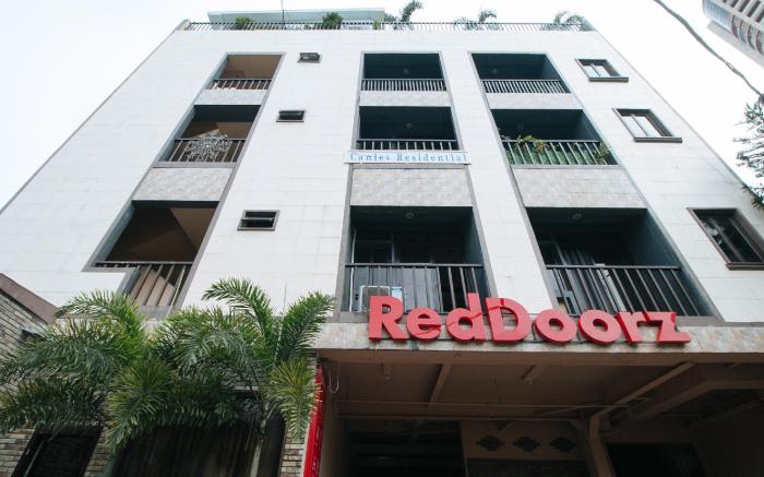 RedDoorz Plus @ Canley Residential