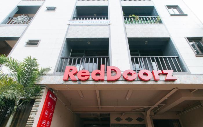 RedDoorz Plus @ Canley Residential