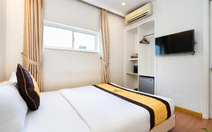 Golden Star Hotel - 60 Le Thanh Ton