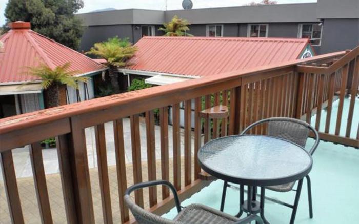 PURE Motel & Guest House