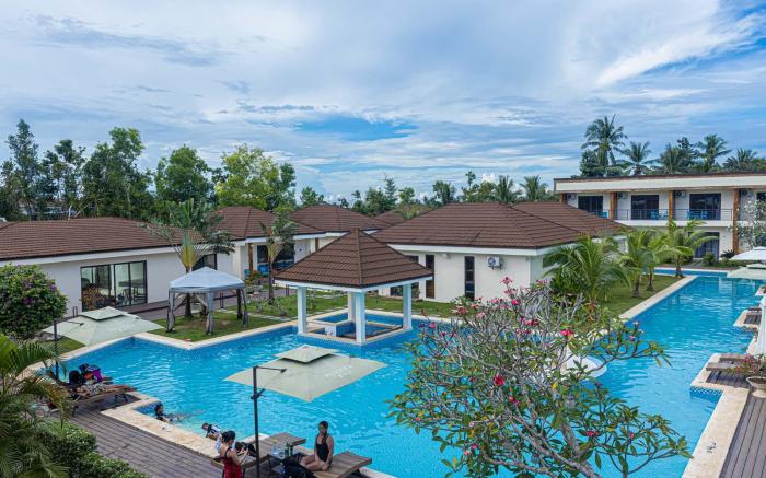 Amphitrite Resort