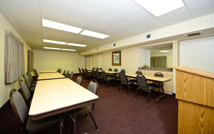 Americas Best Value Inn & Suites Jackson, TN