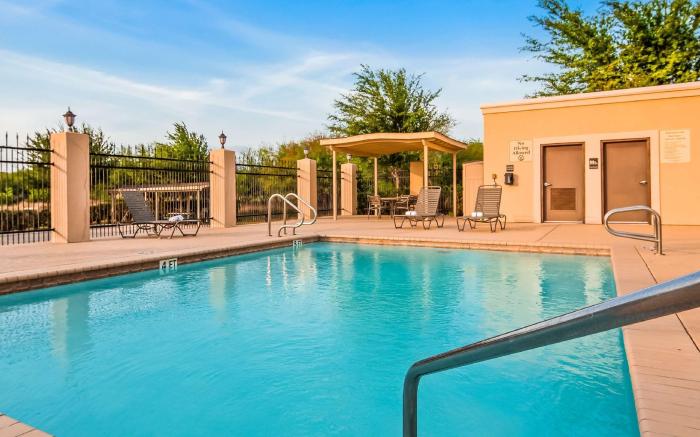Best Western Plus Kenedy Inn