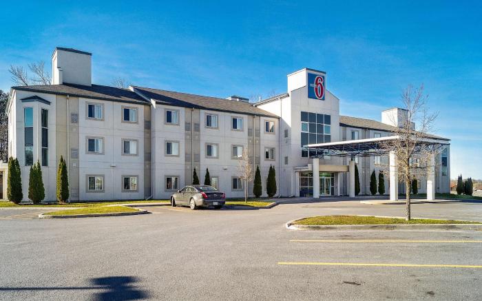 Motel 6 Peterborough, ON