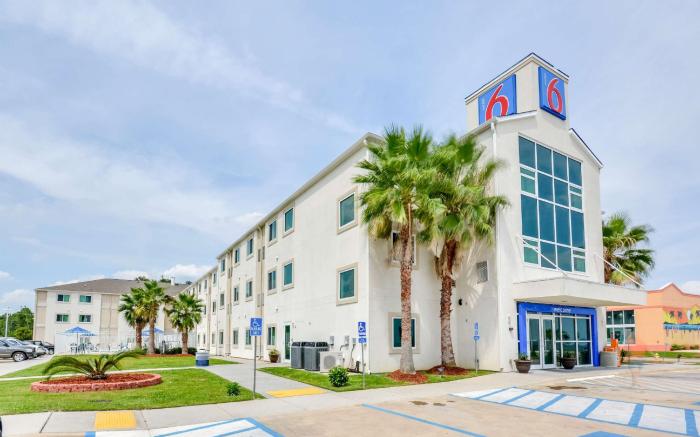 Motel 6 Biloxi, MS - Beach