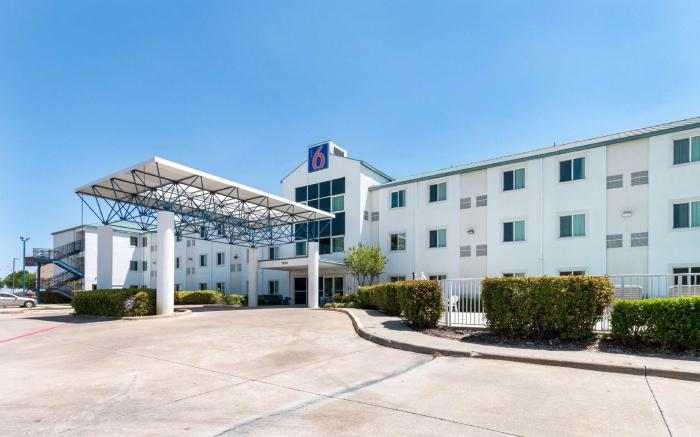 Motel 6 Irving, TX - DFW Airport North