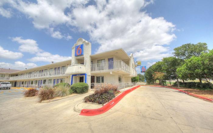 Motel 6 San Antonio, TX - Six Flags Fiesta TX/La Cantera Area