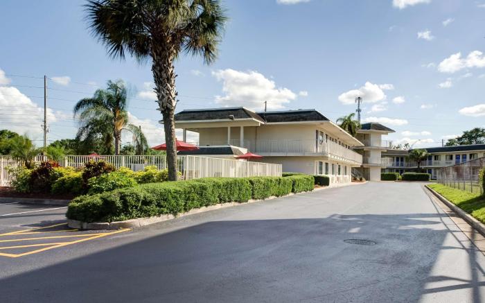 Motel 6 Lakeland, FL