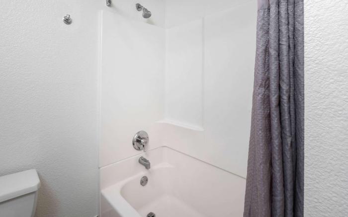 Motel 6 Anaheim, CA - Maingate
