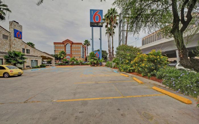 Motel 6 San Antonio, TX - Downtown - Market Square