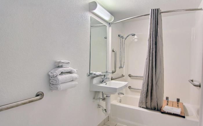 Motel6 Austin, TX - Central Downtown UT