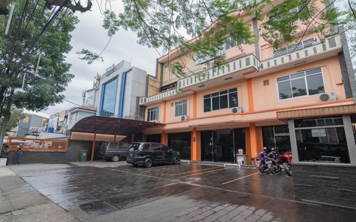 Grand Kembar Hotel Mitra RedDoorz