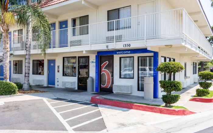 Motel 6 Bakersfield, CA - Convention Center