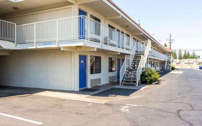 Motel 6 Bakersfield, CA - Convention Center