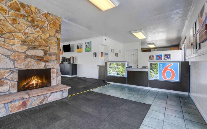 Motel 6 Fort Bragg, CA