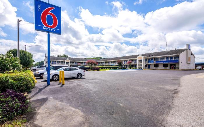 Motel 6 Anniston, AL