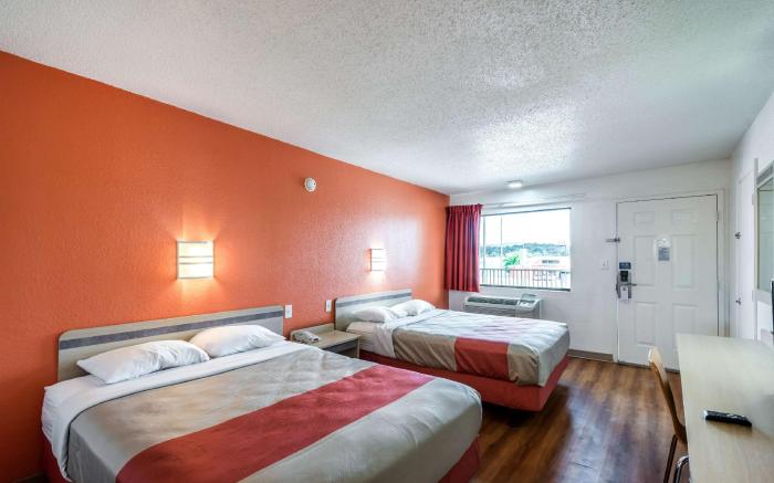 Motel 6 Anniston, AL