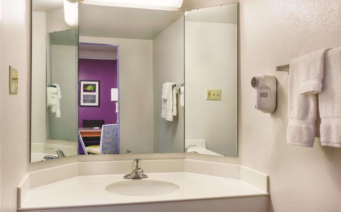 Travelodge by Wyndham Houston Cy-Fair
