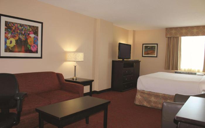 La Quinta Inn & Suites by Wyndham San Antonio Medical Ctr NW