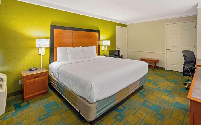 Travelodge by Wyndham Phoenix North