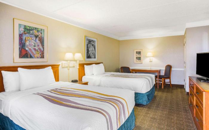 Super 8 by Wyndham Eagle Pass