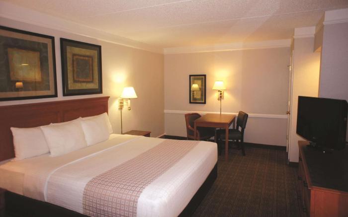 Super 8 by Wyndham Austin South