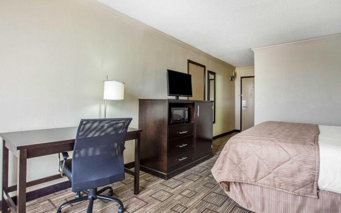 Clarion Hotel Fort Mill Near Amusement Park