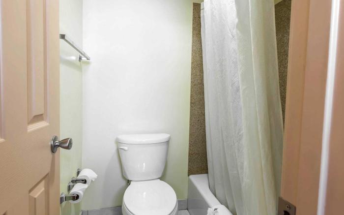 Econo Lodge At Six Flags