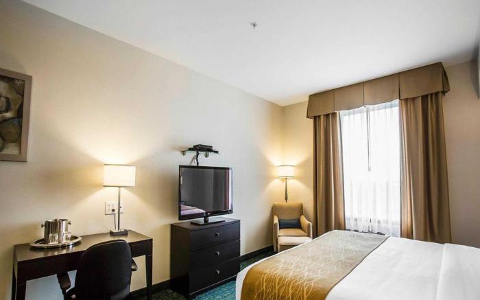 Comfort Hotel Bayer's Lake